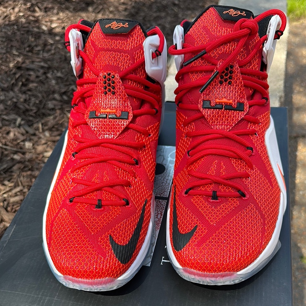 Nike LeBron XII - red NEW in box